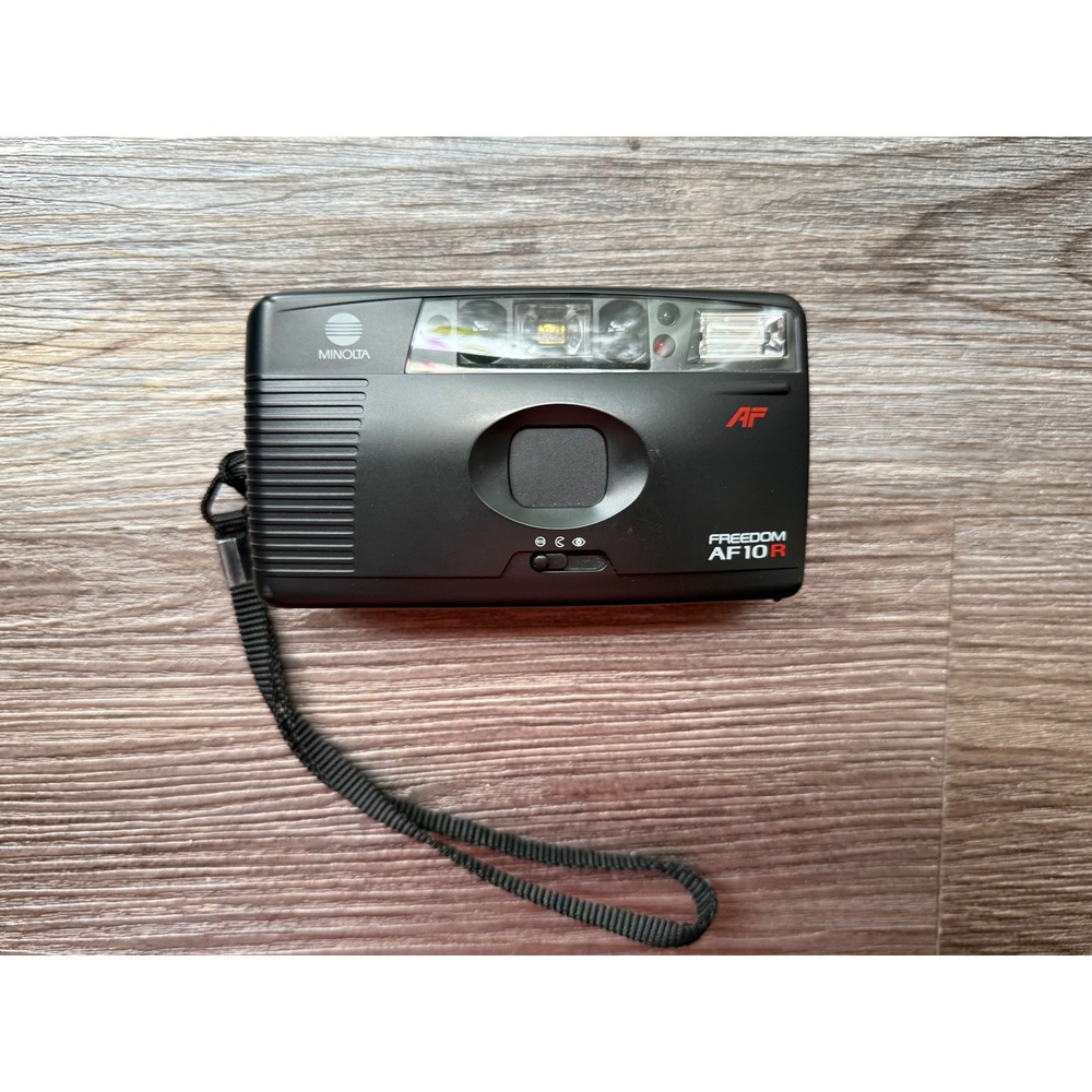 Vintage Minolta Freedom AF10R 35mm Film Camera Black Point & Shoot Autofocus